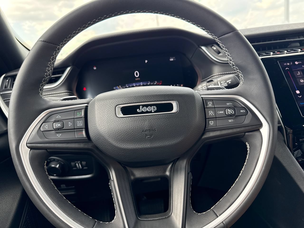 Used 2023 Jeep Grand Cherokee L Laredo AWD/4WD image 19