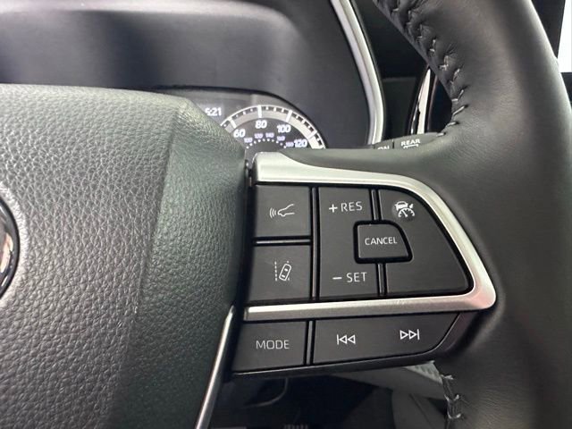 Used 2023 Toyota Highlander XLE AWD/4WD image 28
