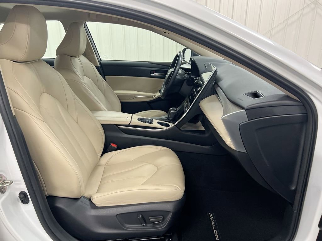 Used 2020 Toyota Avalon XLE w/ Carpet Mat Package FWD image 21