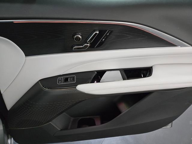 Used 2024 Cadillac Lyriq Luxury image 24