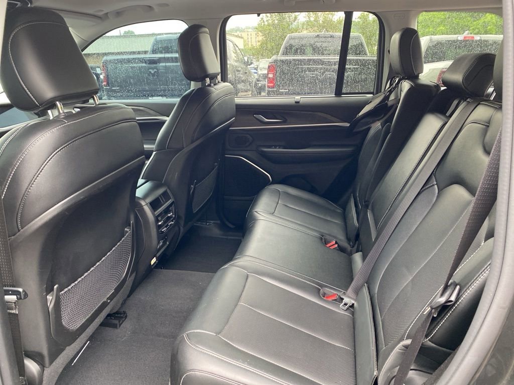 Used 2023 Jeep Grand Cherokee 30th Anniversary AWD/4WD image 10