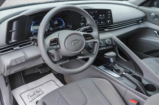 Certified 2025 Hyundai Elantra SE image 10