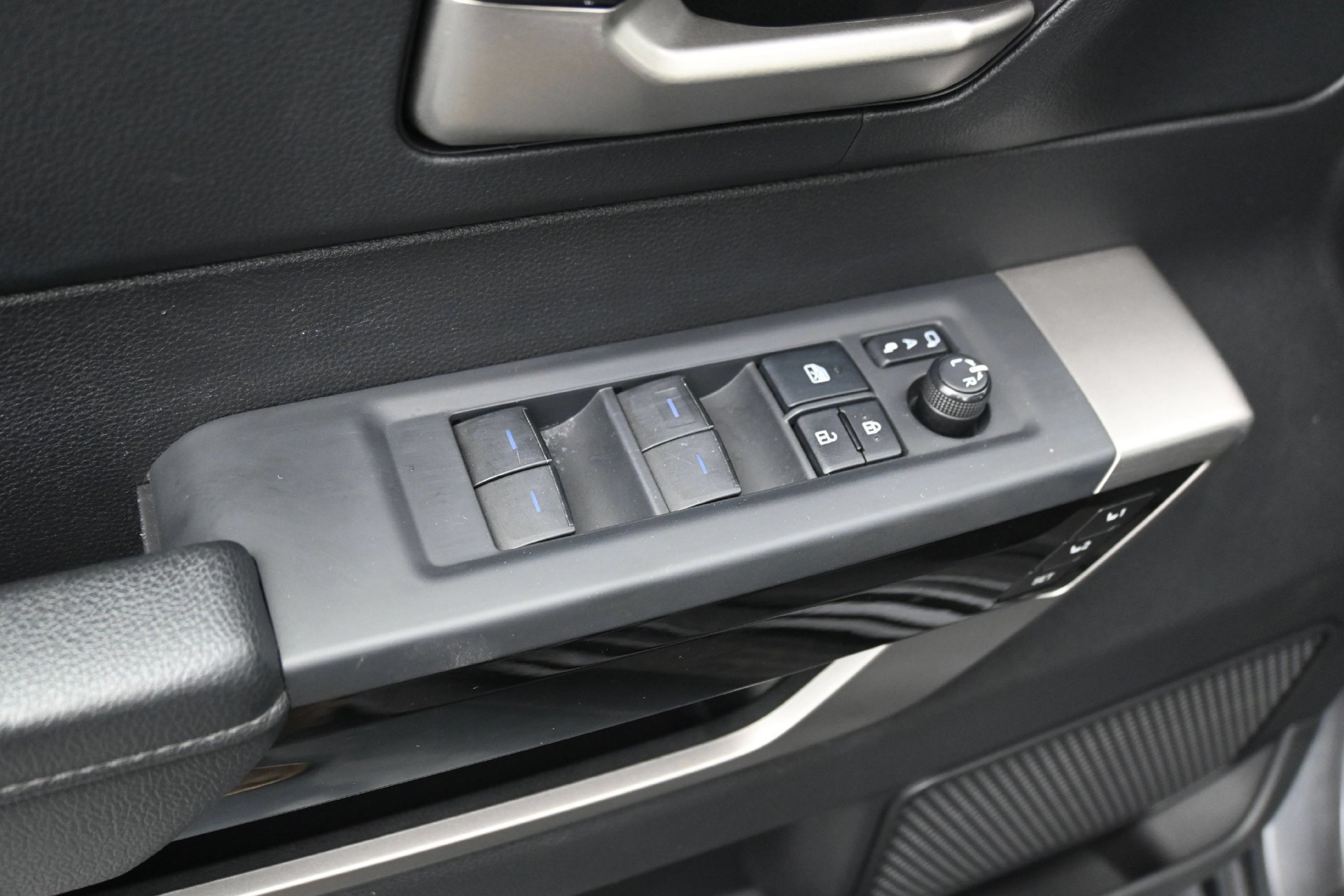 Used 2022 Toyota Tundra Limited AWD/4WD image 17