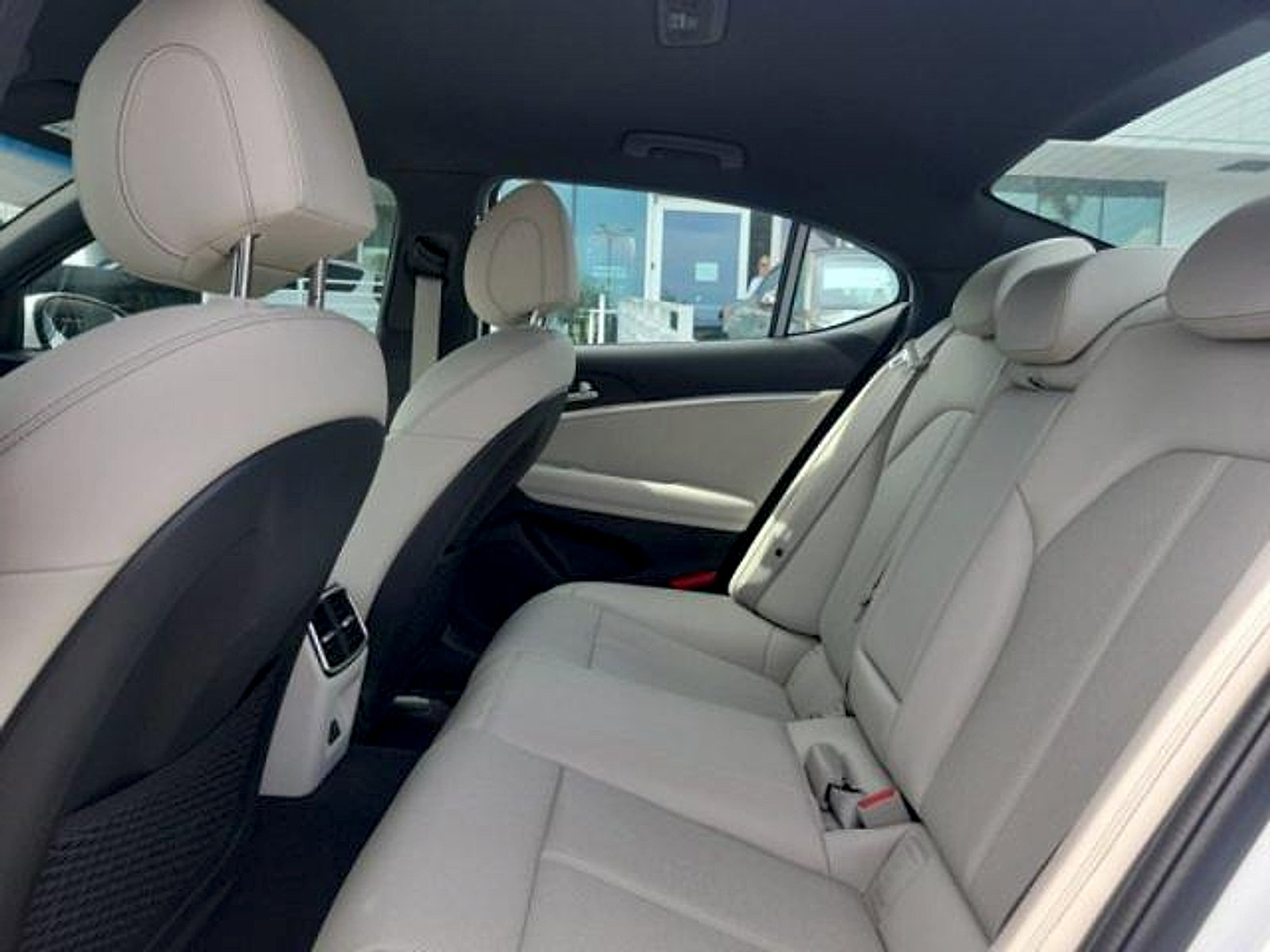Used 2025 Genesis G70 2.5T RWD image 14