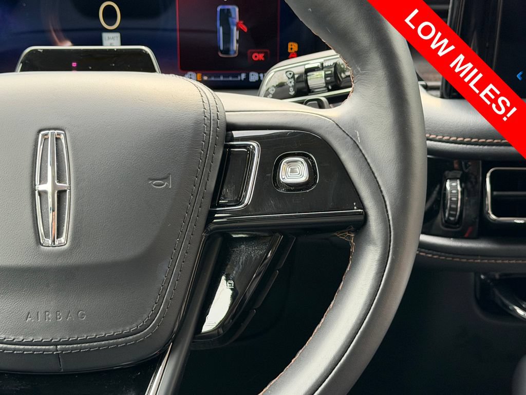 Used 2025 Lincoln Aviator Reserve AWD/4WD image 18