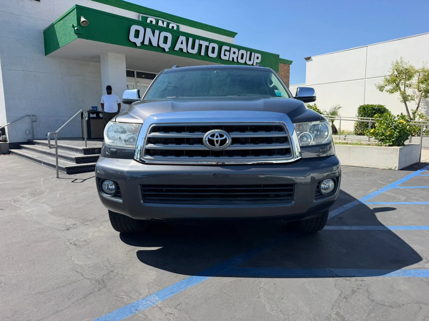 Used 2016 Toyota Sequoia Limited w/ Safety & Convenience Package AWD/4WD image 2