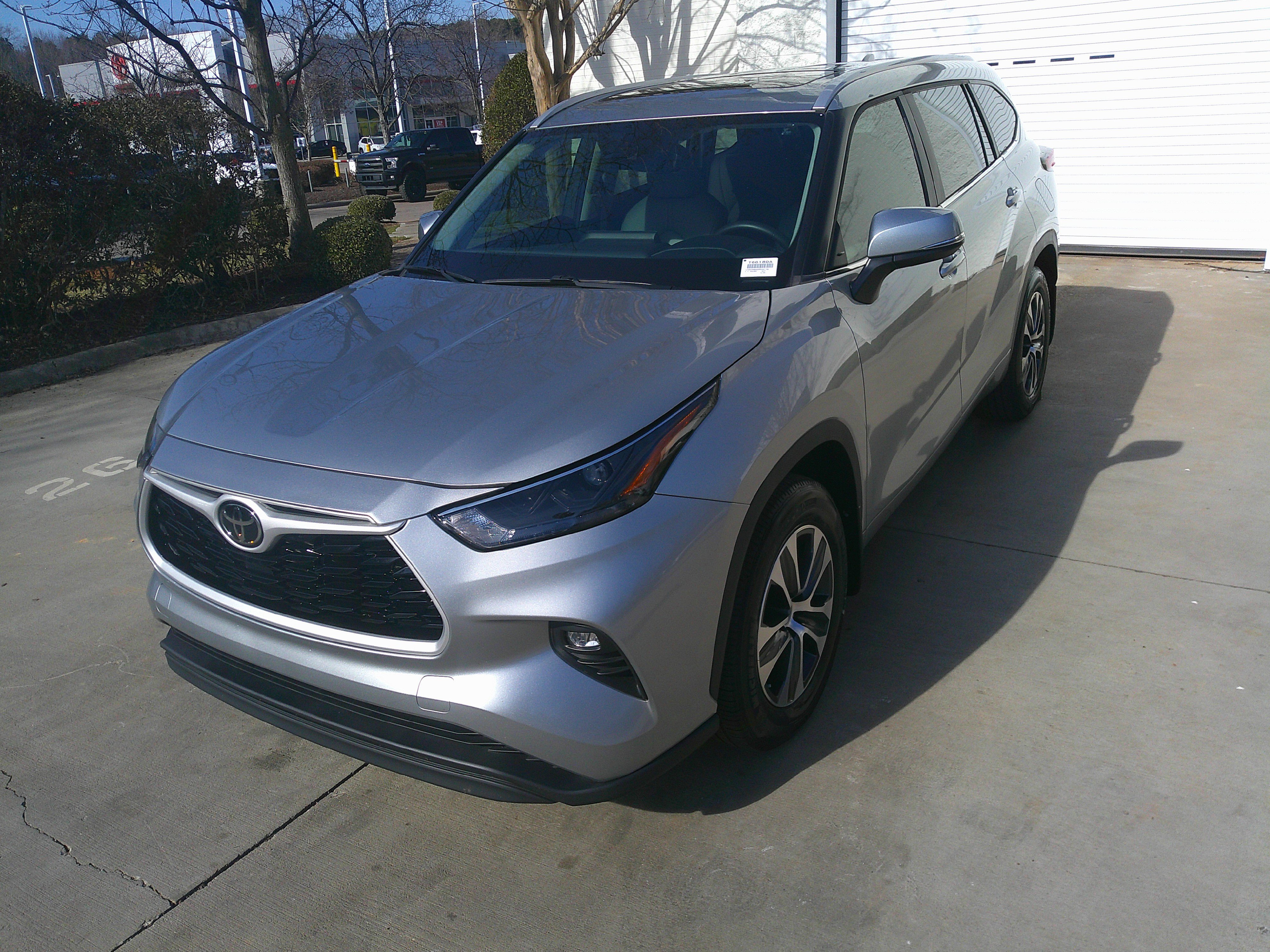 Used 2024 Toyota Highlander XLE image 5