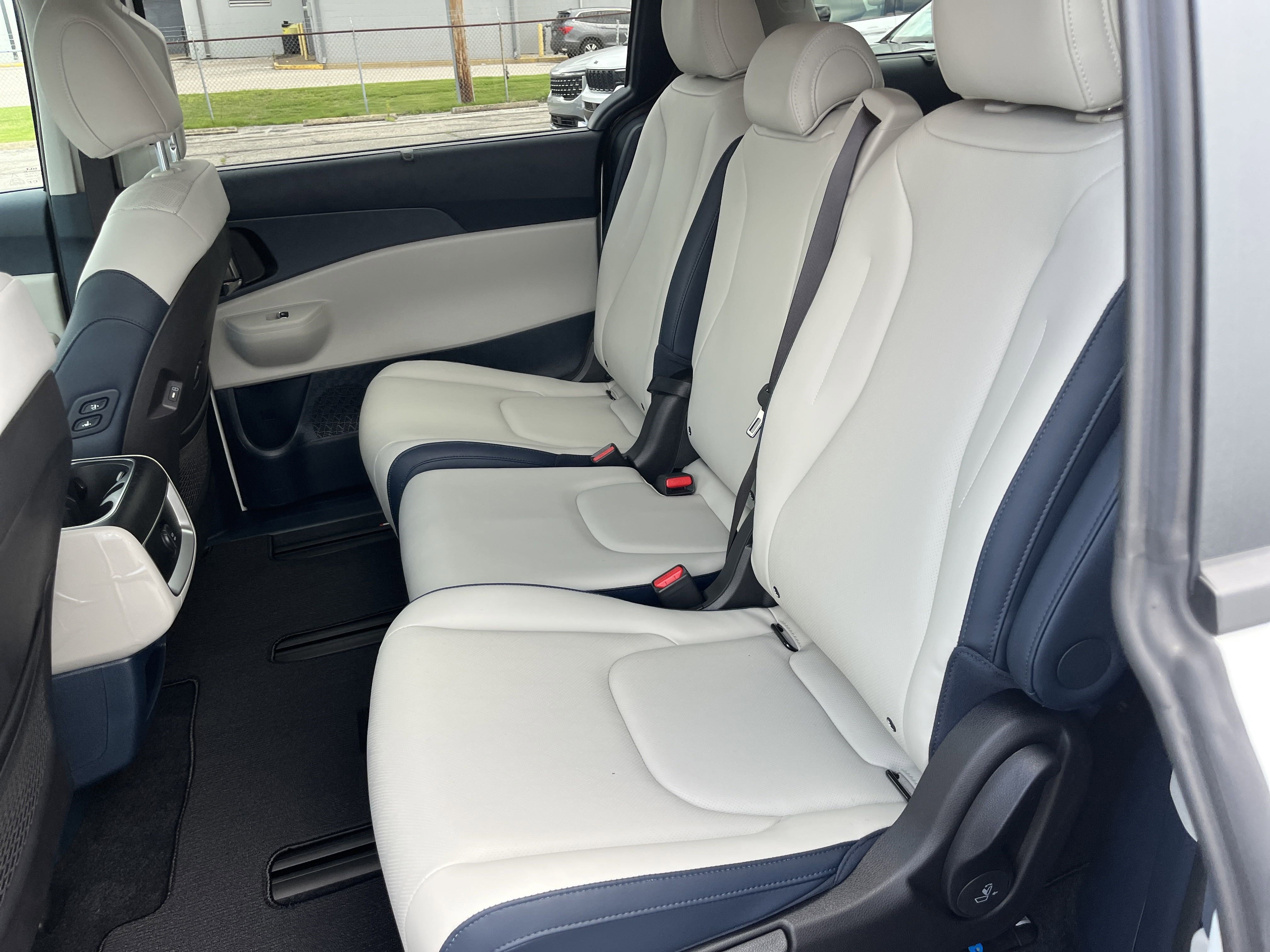 New 2026 Kia Carnival EX image 6