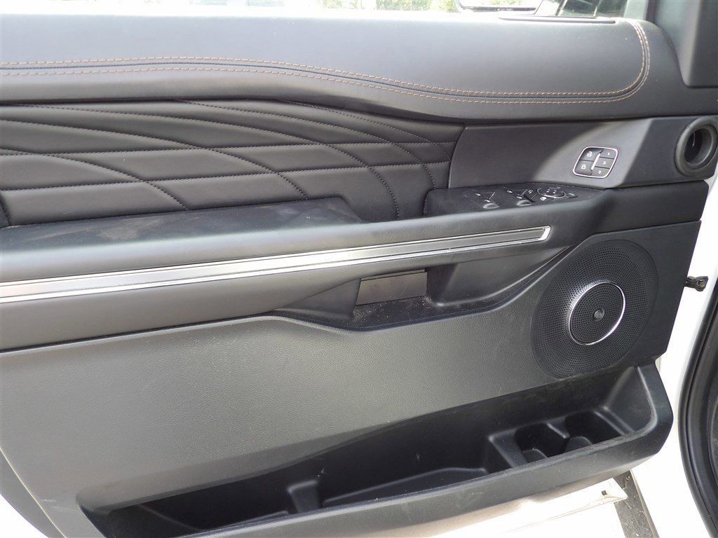 Used 2021 Ford Expedition Max Platinum image 11