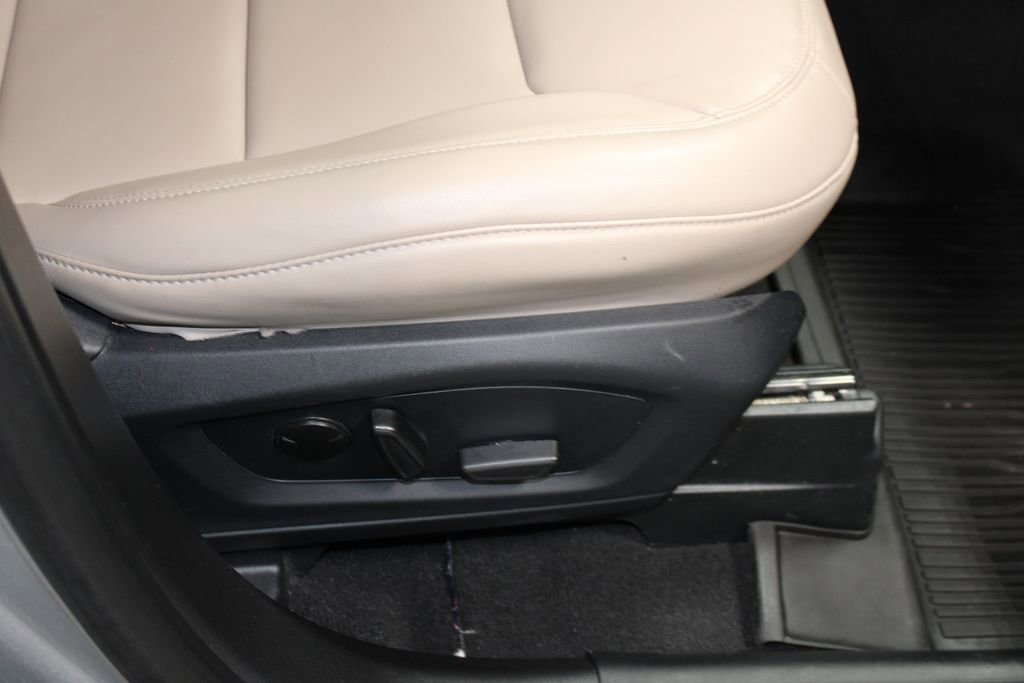 Used 2023 Ford Explorer XLT w/ Equipment Group 202A image 22