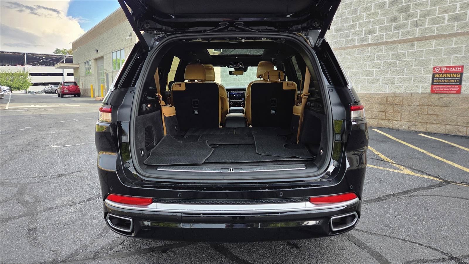 Used 2022 Jeep Grand Cherokee L Summit AWD/4WD image 5