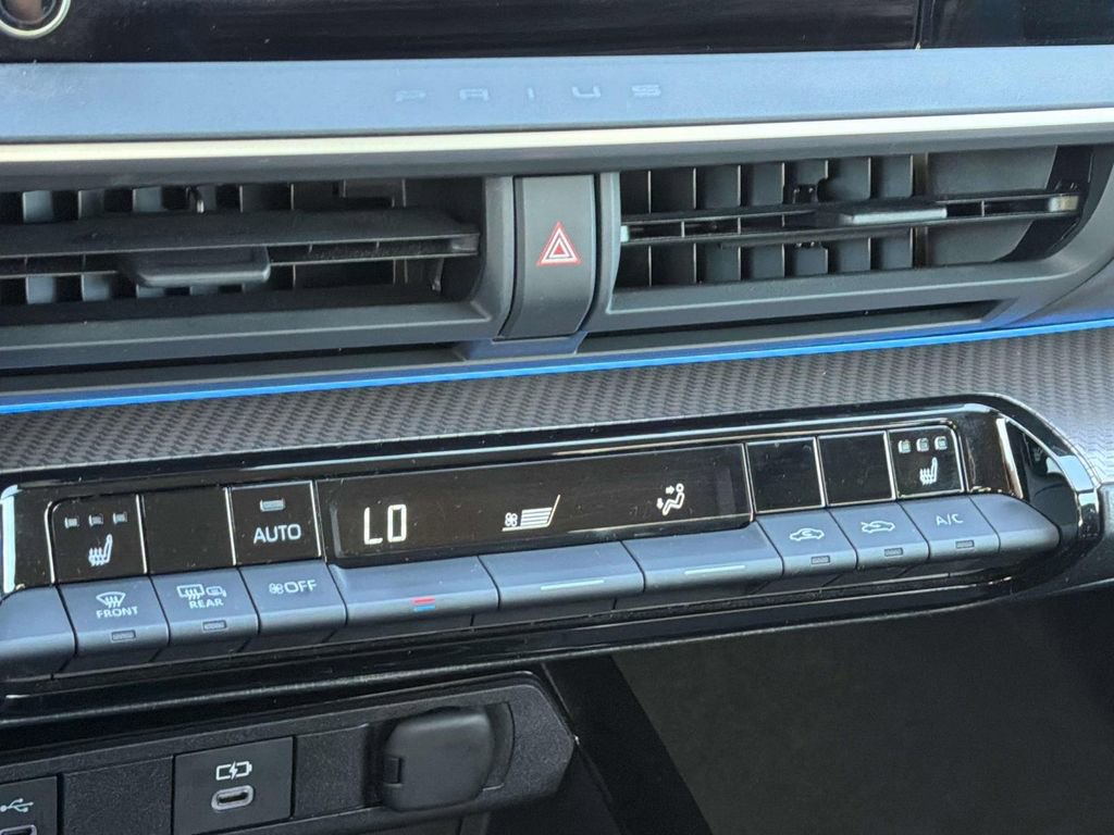 Used 2025 Toyota Prius XLE image 17
