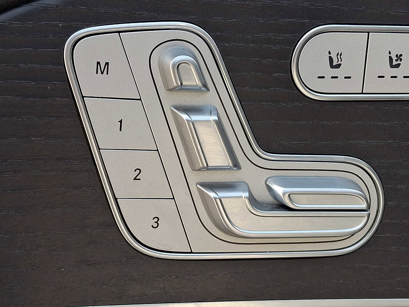 Used 2022 Mercedes-Benz GLS 450 4MATIC image 18