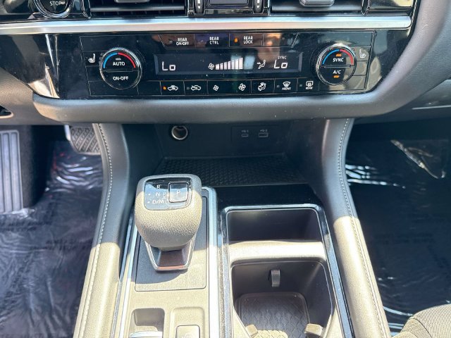 Used 2025 Nissan Pathfinder SV FWD image 29