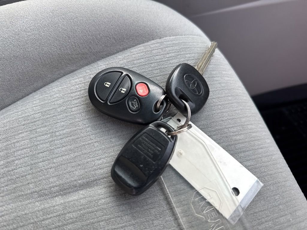 Used 2011 Toyota Highlander 4WD w/ Tech Pkg image 37