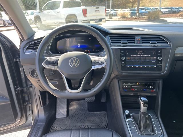 Used 2023 Volkswagen Tiguan SE image 15