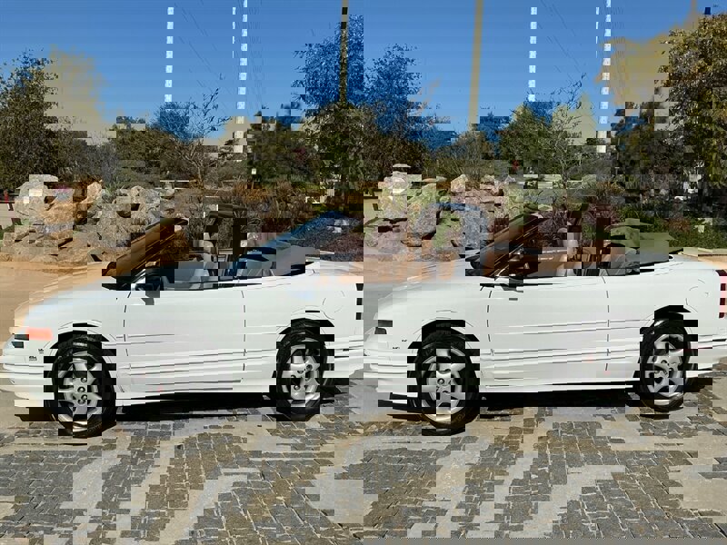 Used 1995 Oldsmobile Cutlass Supreme Convertible image 5