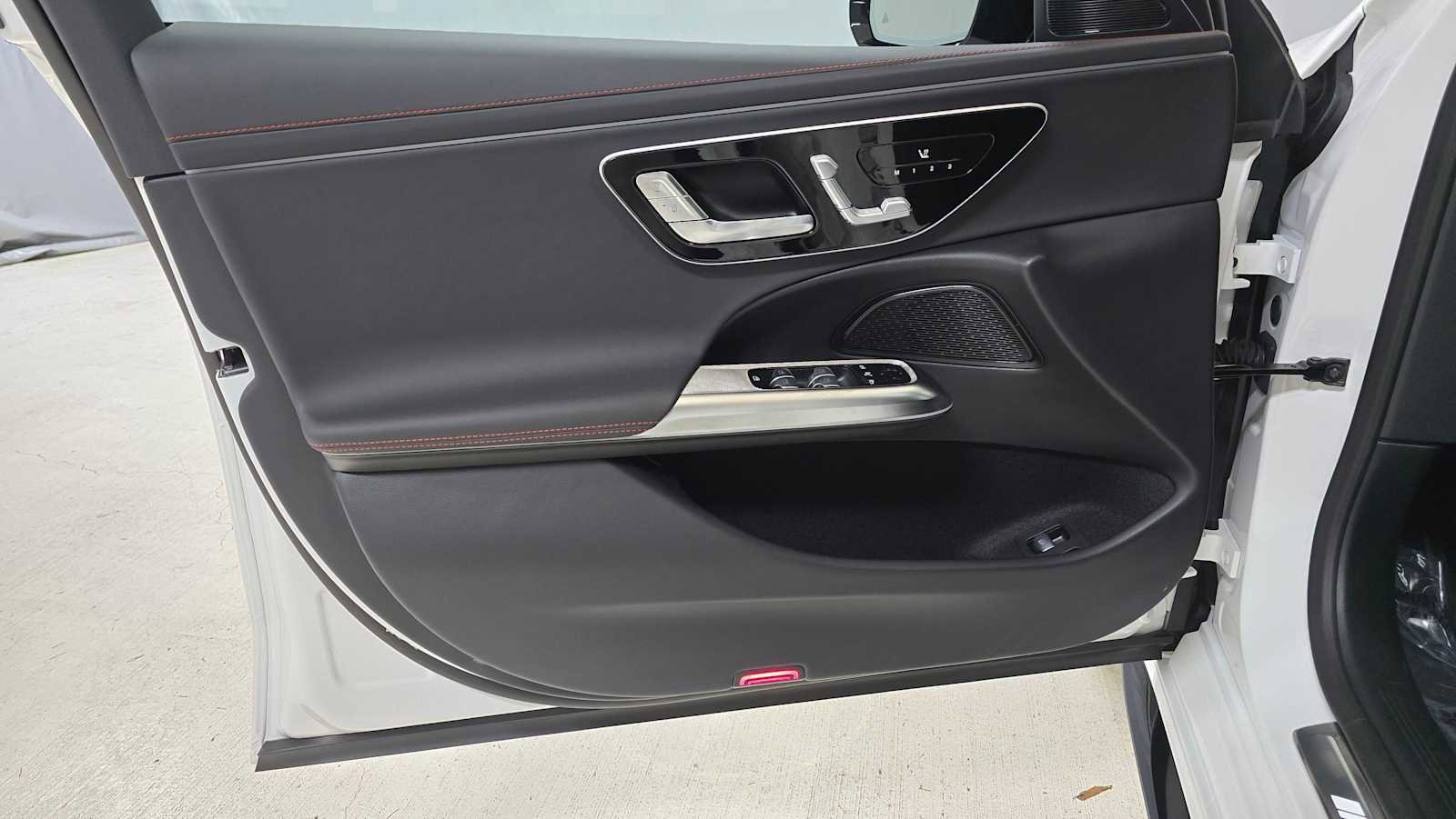 New 2026 Mercedes-Benz E 53 AMG e 4MATIC Sedan image 23