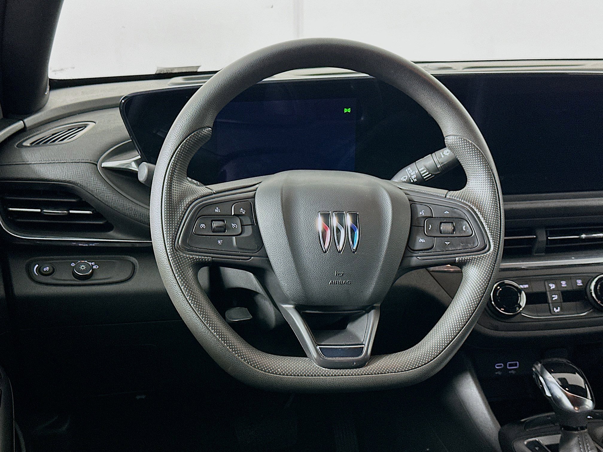 Used 2024 Buick Envista Preferred image 18