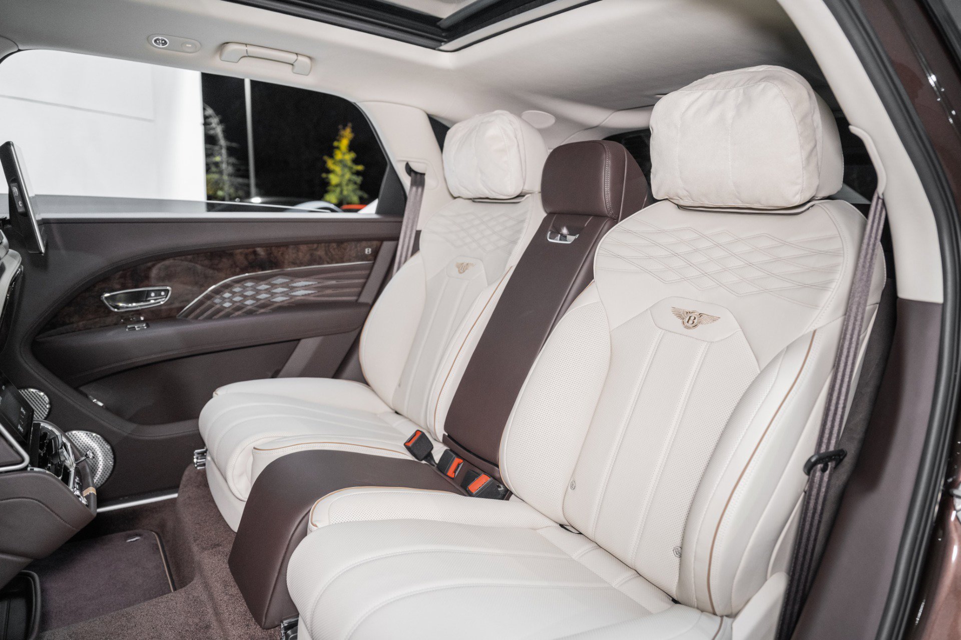 New 2025 Bentley Bentayga Extended Wheelbase image 24