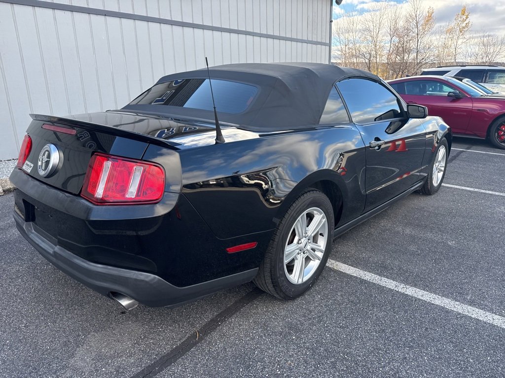 Used 2012 Ford Mustang Convertible image 3