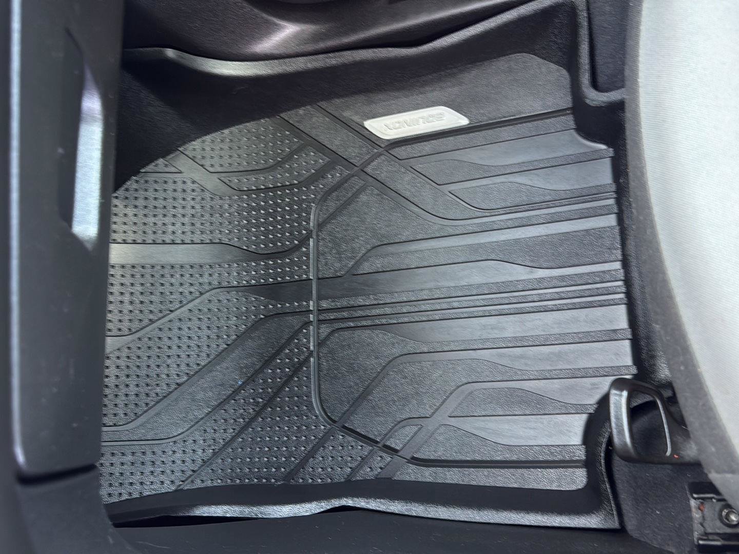 Used 2019 Chevrolet Equinox LS w/ LPO, Floor Liner Package AWD/4WD image 17