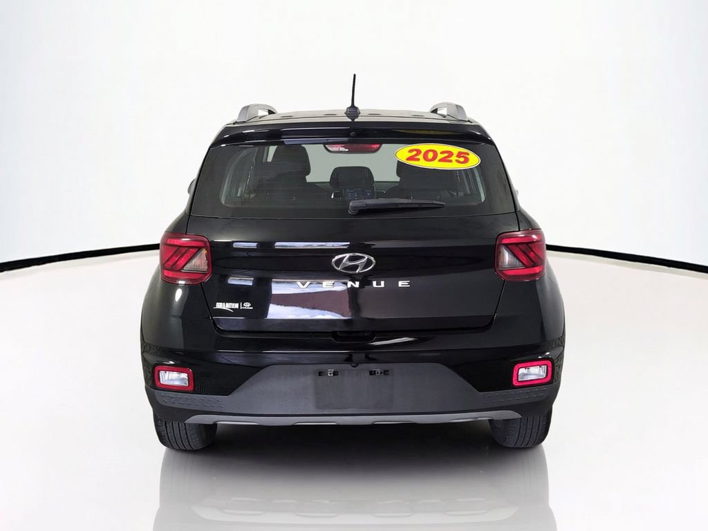 Used 2025 Hyundai Venue SEL FWD image 7