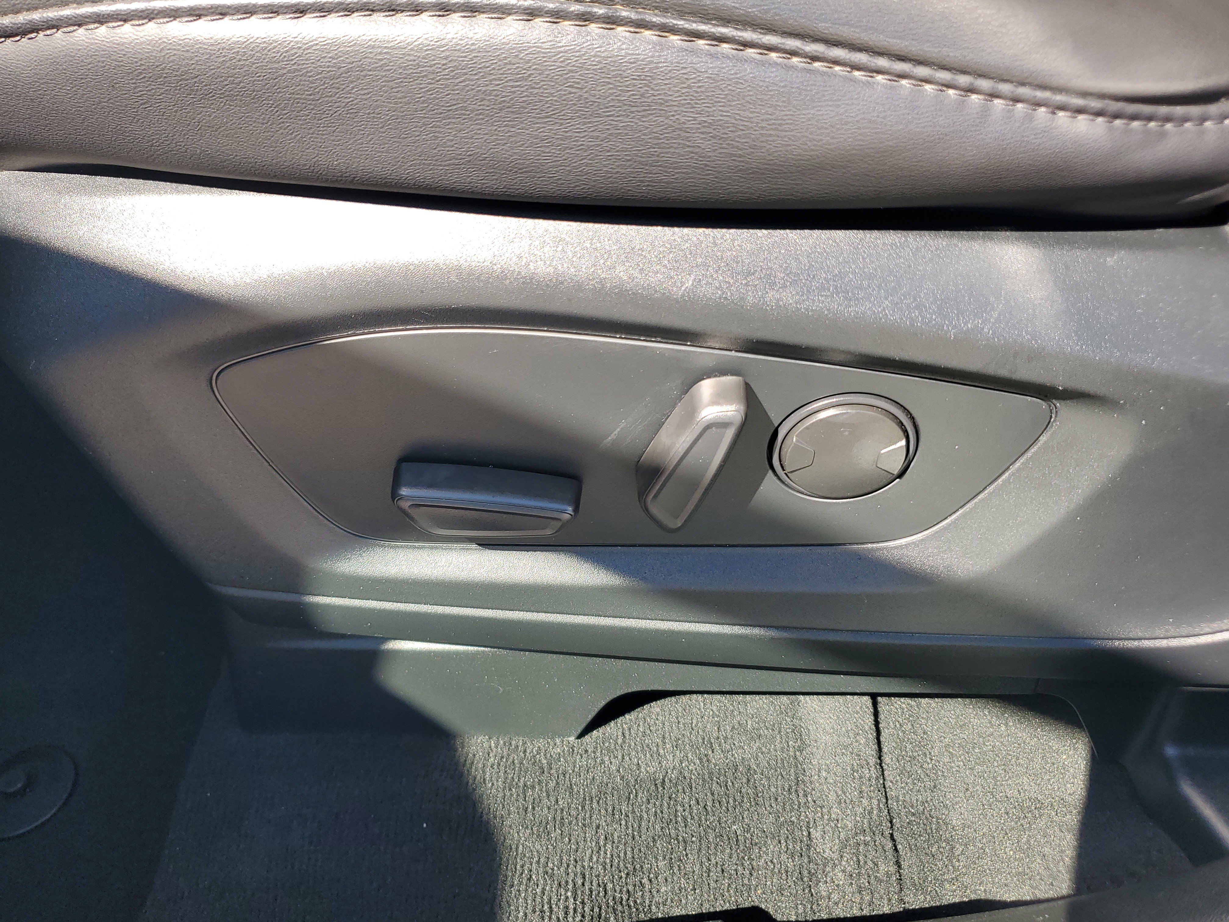 Used 2022 Ford Explorer XLT w/ Equipment Group 202A image 13