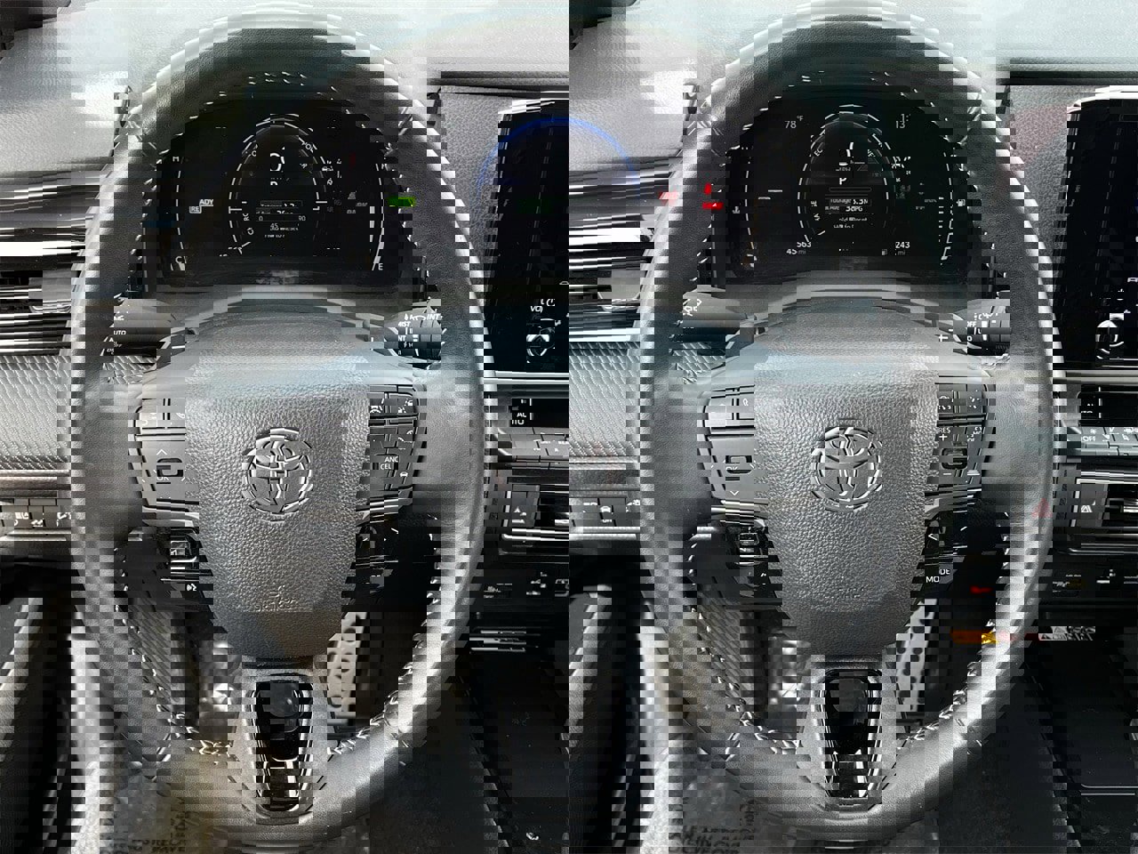 Used 2025 Toyota Camry SE image 11