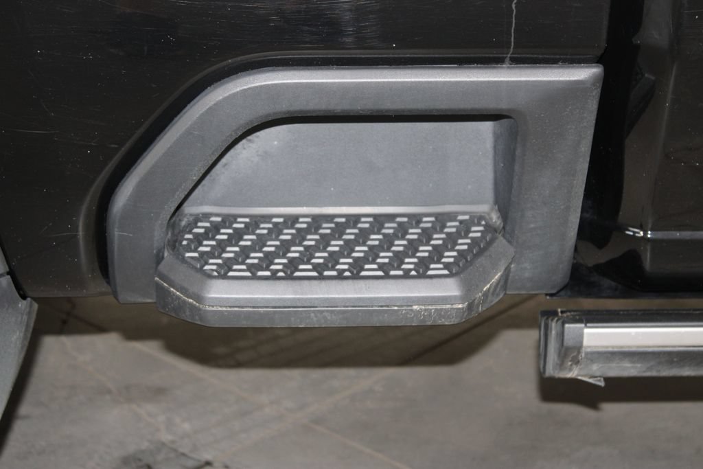 Used 2024 Chevrolet Silverado 2500 High Country w/ High Country Premium Package AWD/4WD image 17