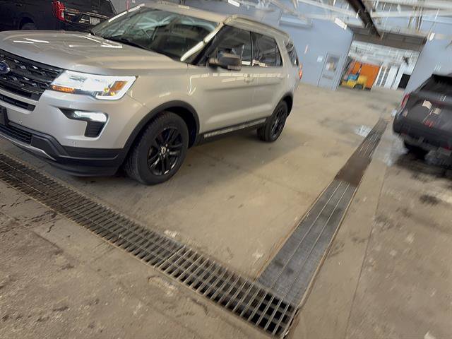 Used 2019 Ford Explorer XLT w/ Equipment Group 202A AWD/4WD image 5