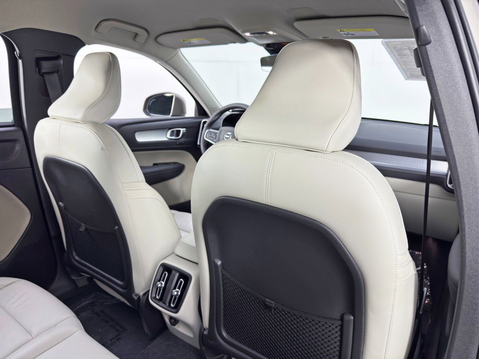 Used 2022 Volvo XC40 T5 Momentum w/ Premium Package image 35