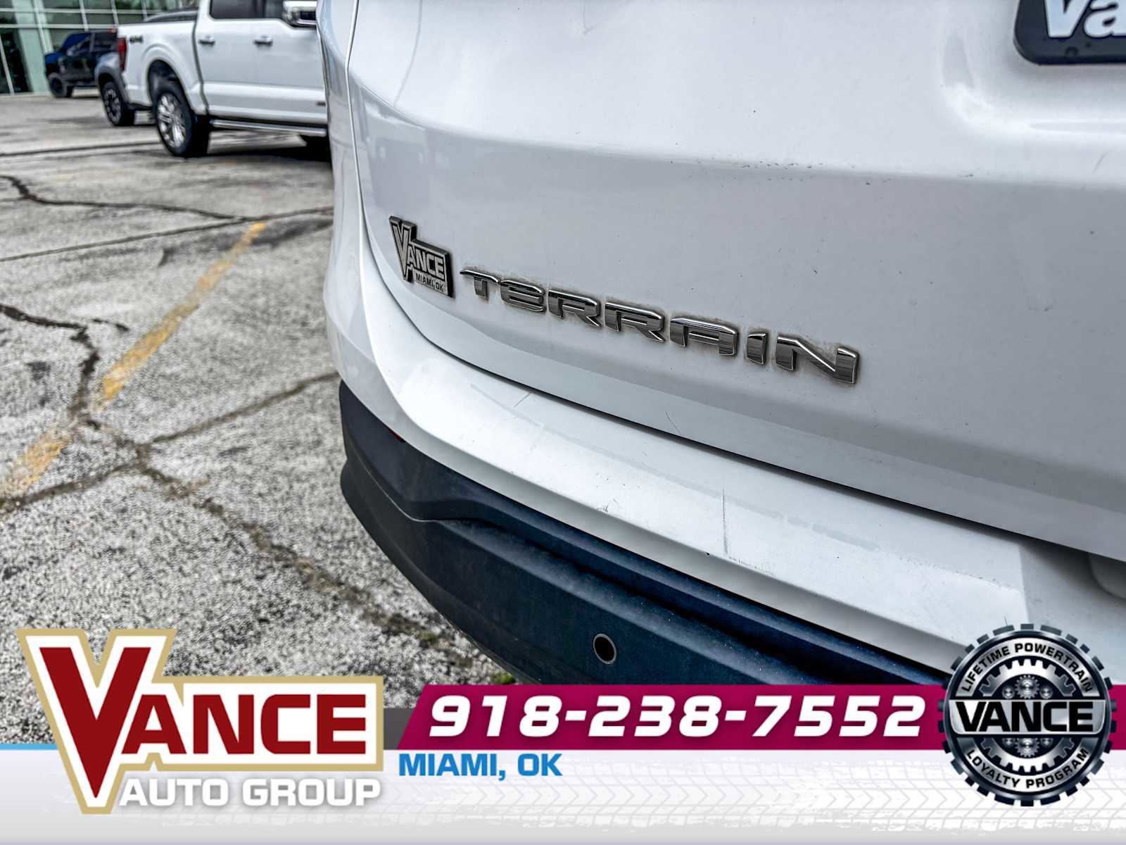 Used 2024 GMC Terrain SLE w/ Driver Convenience Package FWD image 9