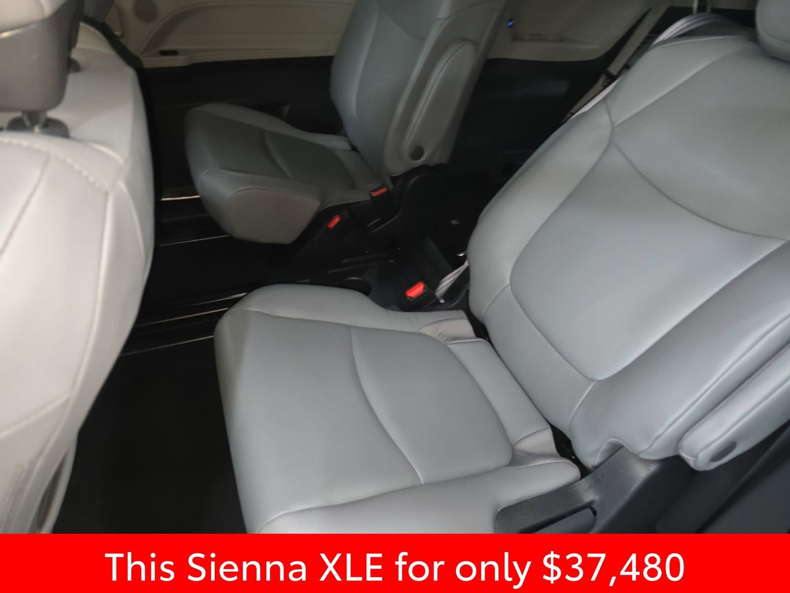 Used 2024 Toyota Sienna XLE image 22