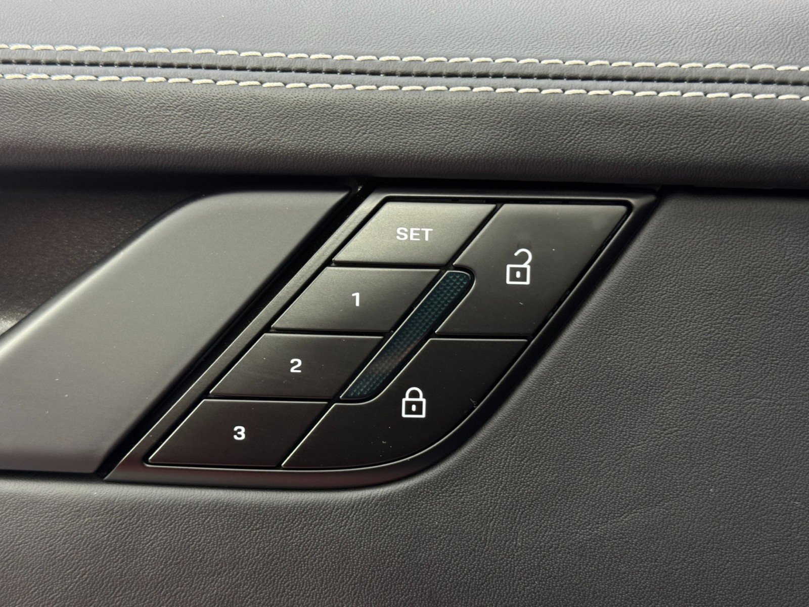 Used 2025 Porsche 911 Carrera RWD image 16