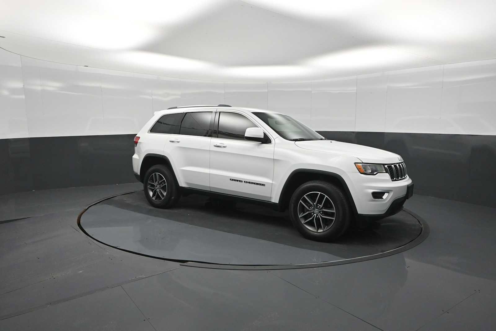 Used 2018 Jeep Grand Cherokee Laredo AWD/4WD image 52