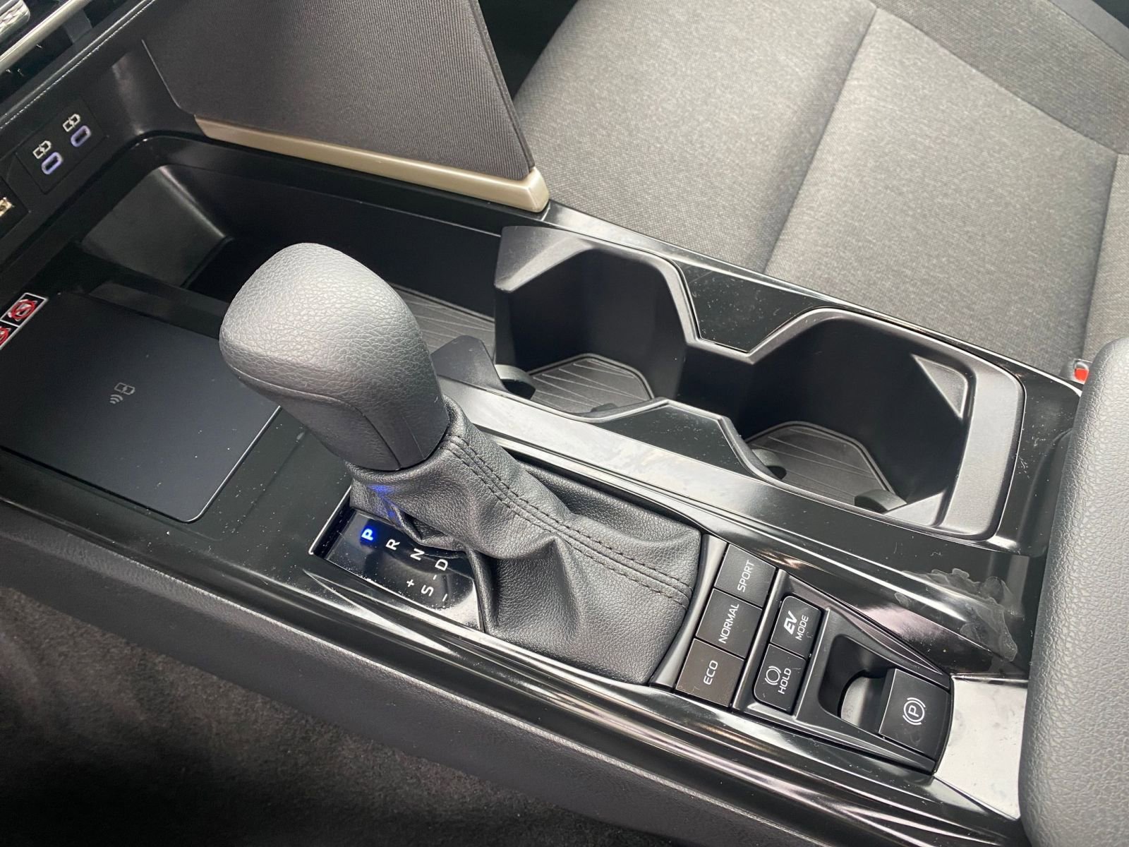 Used 2025 Toyota Camry LE image 41