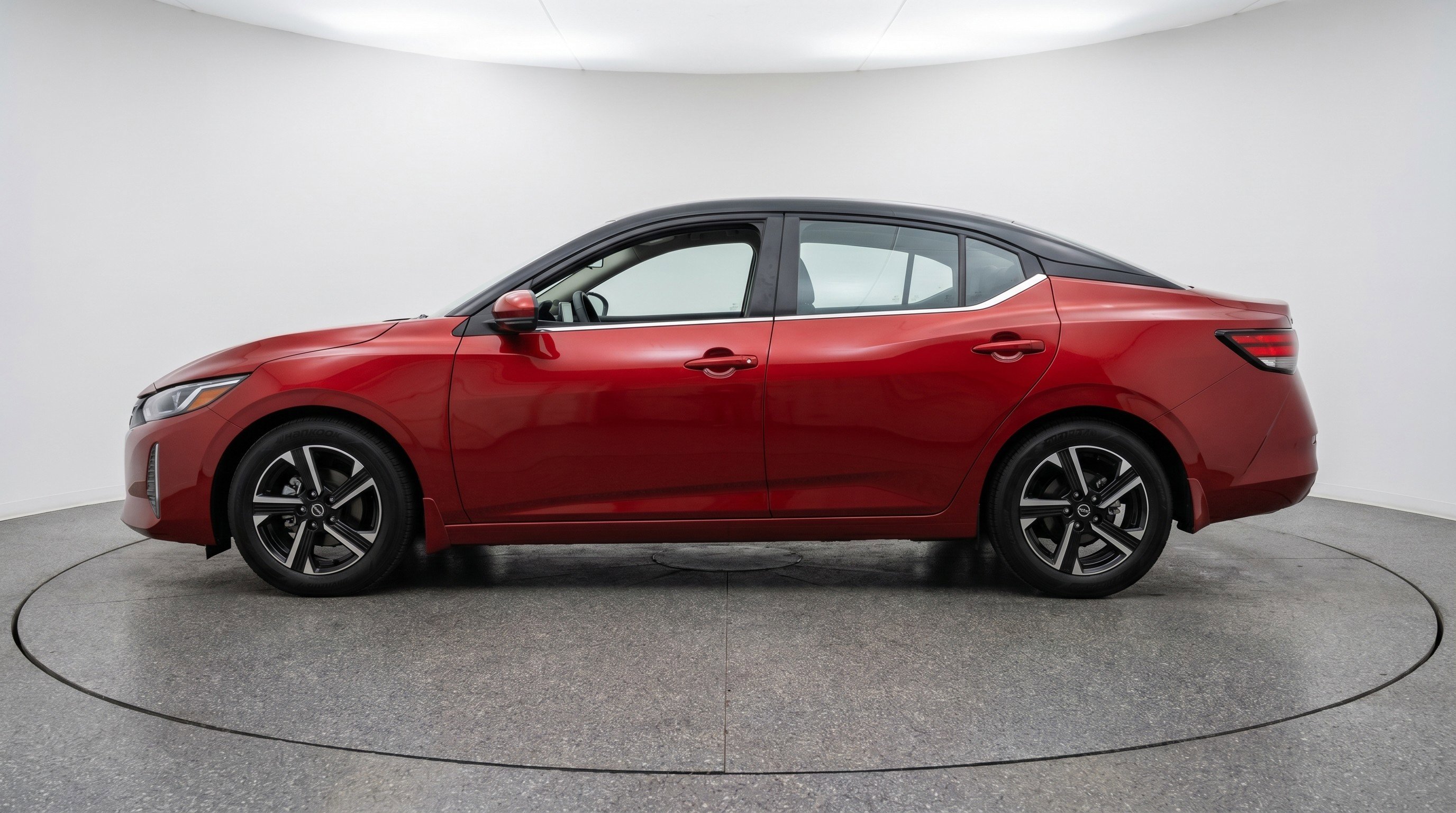Used 2025 Nissan Sentra SV FWD image 5
