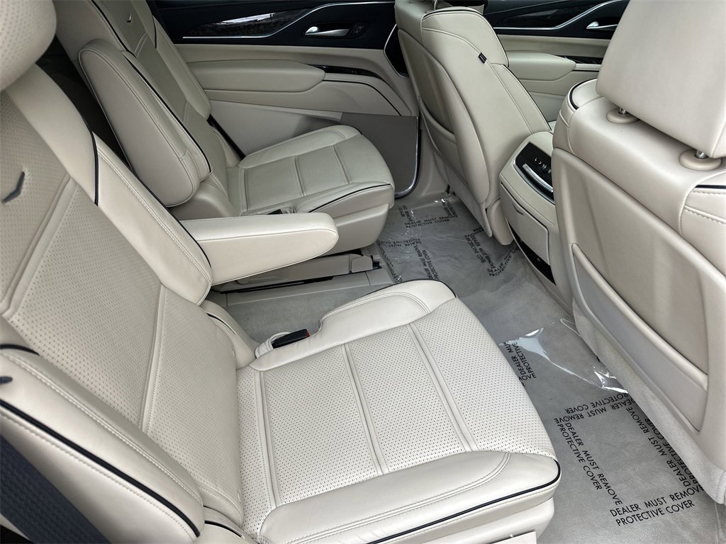 Used 2024 Cadillac Escalade Premium Luxury image 33