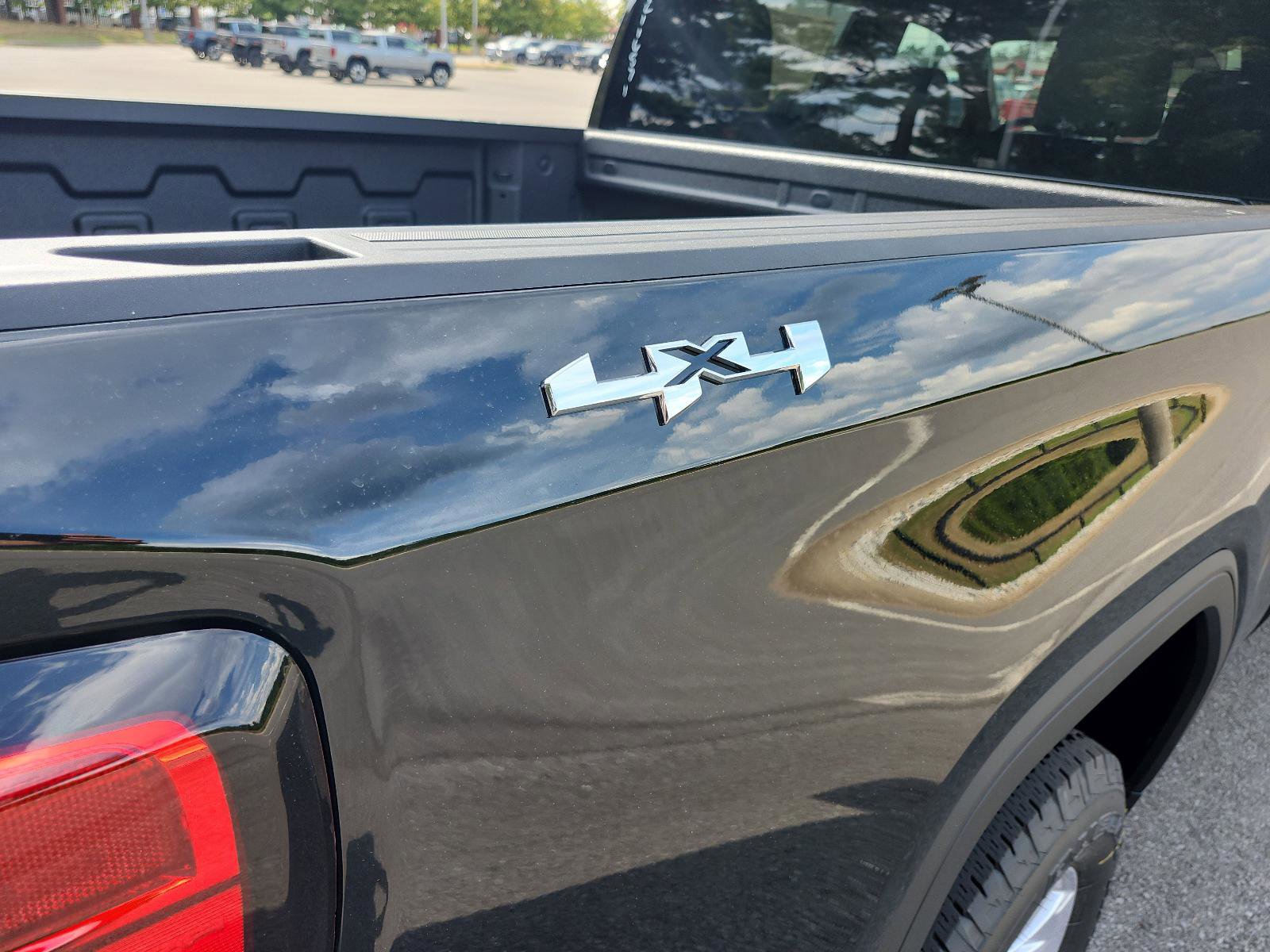 New 2026 GMC Sierra 1500 SLE image 5