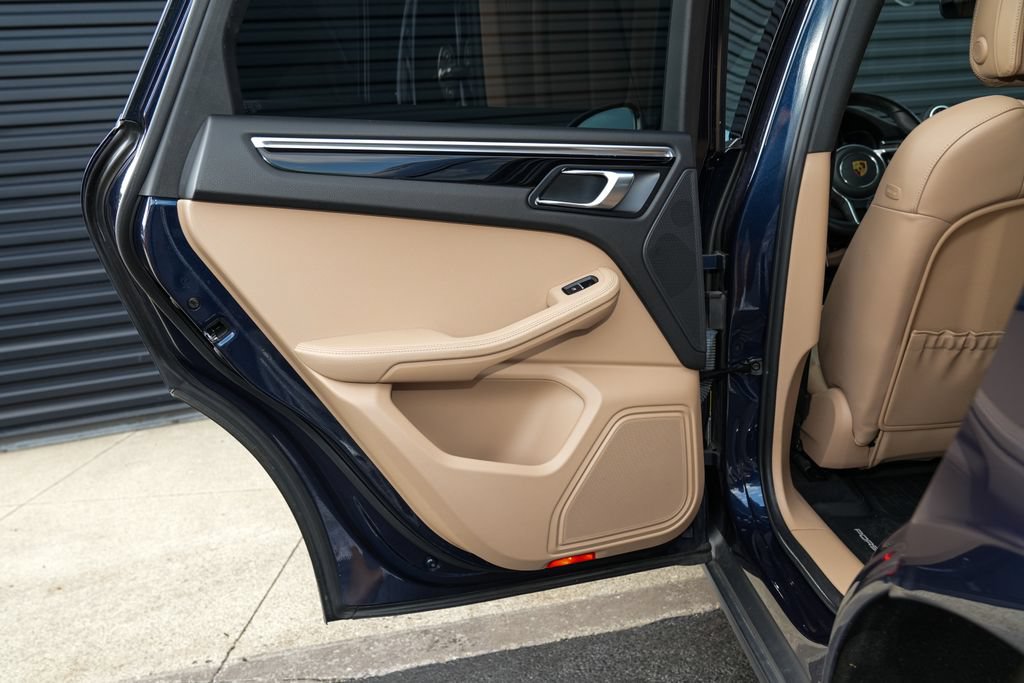 Certified 2021 Porsche Macan AWD/4WD image 32