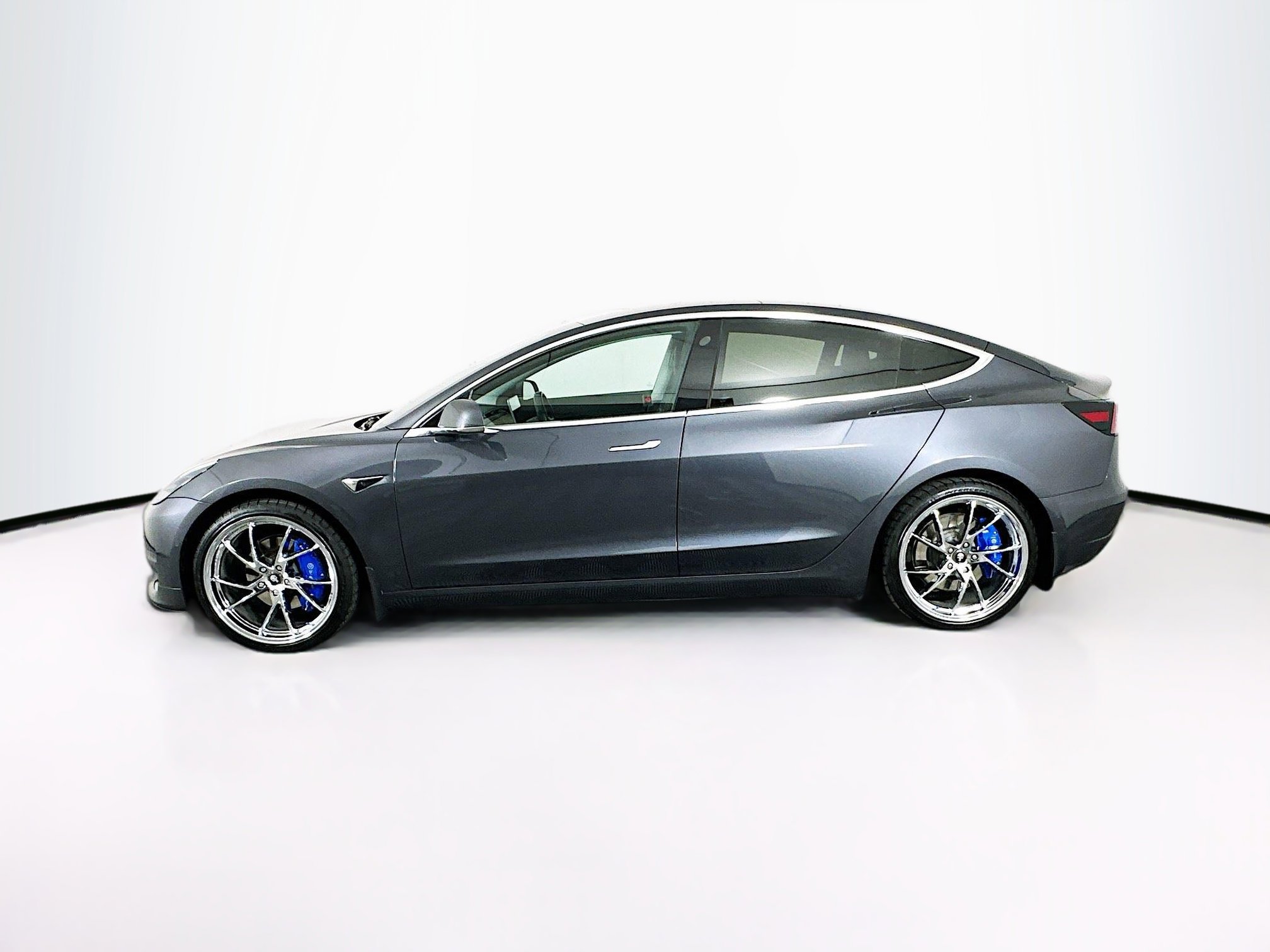 Used 2018 Tesla Model 3 Long Range RWD image 4