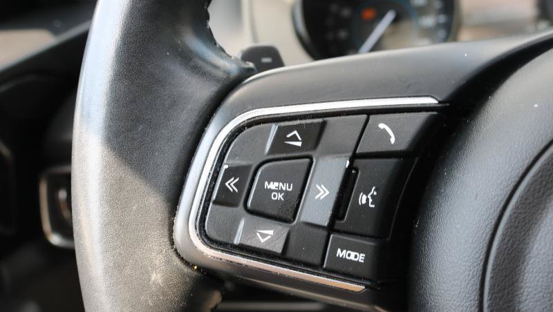 Used 2020 Jaguar F-PACE Premium AWD/4WD image 9