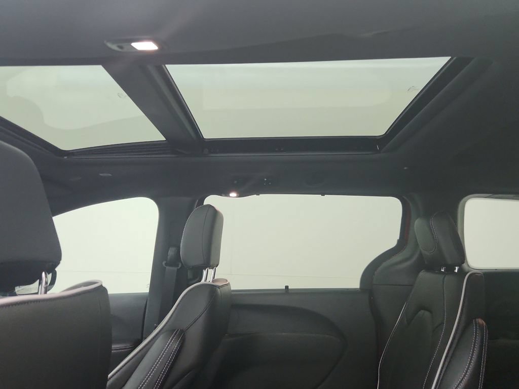 New 2027 Chrysler Pacifica Limited AWD/4WD image 29