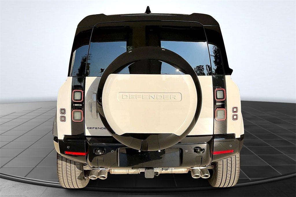 New 2026 Land Rover Defender 110 X-Dynamic SE image 4