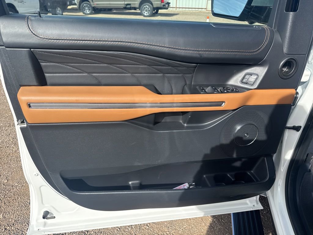 Used 2023 Ford Expedition Platinum image 11