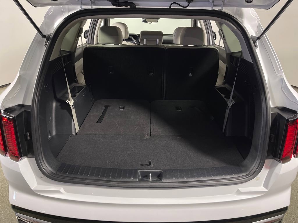 Used 2023 Kia Sorento S image 10
