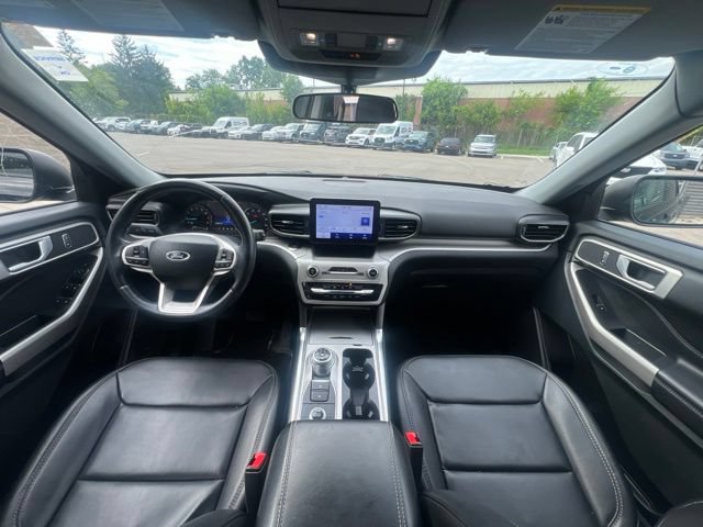 Used 2023 Ford Explorer XLT w/ Equipment Group 202A AWD/4WD image 14