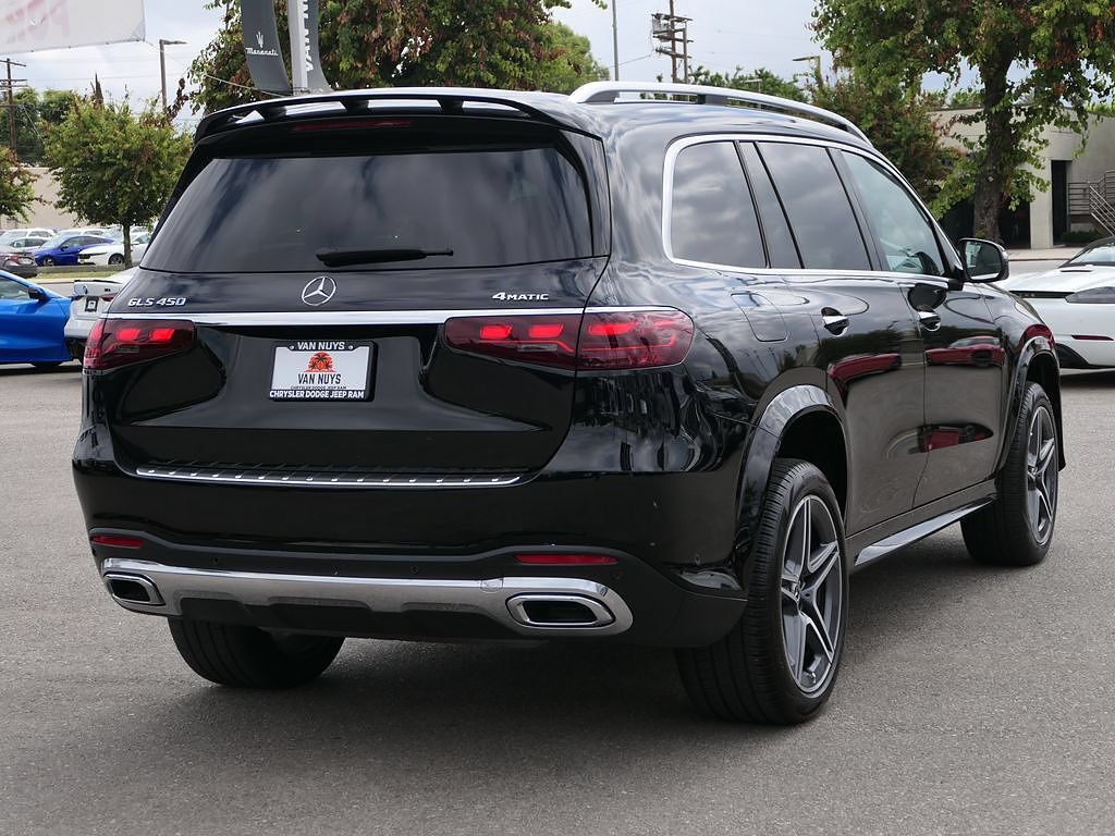 Used 2025 Mercedes-Benz GLS 450 4MATIC image 3