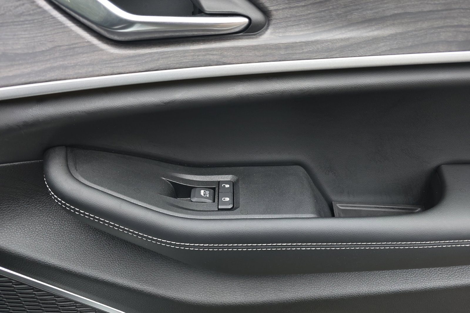 Used 2025 Jeep Grand Cherokee Limited 4xe image 23